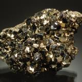 PyriteMina Eagle, Gilman, Distrito Gilman, Condado Eagle, Colorado, USA9.0 x 5.5 x 3.3 cm (Author: Michael Shaw)