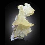 CalciteDistrito Dongchuan, Prefectura Kunming, Provincia Yunnan, China20 x 11 x 16 cm / main crystal: 9.5 cm. (Author: MIM Museum)