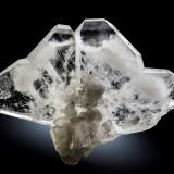 Quartz (japan law twin) with DolomiteMina Fengjiashan, Edong, Daye, Prefectura Huangshi, Provincia Hubei, China21.5 x 7.5 x 16 cm / main crystal: 11 cm. (Author: MIM Museum)