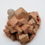 Microclina, Cuarzo<br />Massís del Montseny, Gerona / Girona, Cataluña / Catalunya, España<br />30 mm x 29 mm Cristal mayor: 10 mm Masa: 10,9 g<br /> (Autor: Carles Millan)