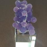 Quartz (variety amethyst)<br />Mamuju area, Sulawesi Barat Province, Indonesia<br />32mm X 25mm X 25mm<br /> (Author: Philippe Durand)