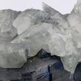 Calcita y Galena.Grupo Minero La Cruz, Filón La Cruz, pozo 5, Linares, Comarca Sierra Morena, Jaén, Andalucía, España8x4 cm (Autor: AntonioJesus)