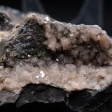 Dolomita<br />Rambla del Rollet, El Alabastre, La Cañada del Fenollar, Comarca Campo de Alicante, Alicante / Alacant, Comunidad Valenciana / Comunitat Valenciana, España<br />8 x 5 cm<br /> (Autor: Pedro Antonio)