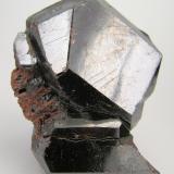 RutileMontes Graves, Condado Lincoln, Georgia, USA63 mm x 46 mm x 40 mm. Mass: 187 g (Author: Carles Millan)