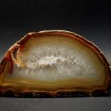 Quartz (variety agate / chalcedony)Rio Grande do Sul, Brasil9,1x 5 cm. / 274 g (Author: DanovskiM)