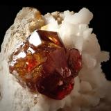 Esfalerita y Dolomita<br />Mina de Áliva (Mina Las Mánforas), nivel 2, zona Minera Áliva, Camaleño, Comarca Liébana, Cantabria, España<br />Cristal de 1,5cm.<br /> (Autor: castrominerals)