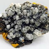 Calcita y limonita.Mina Trinidad, Cerros del Romeral y Pechón, Benalmádena-Mijas, Comarca Costa del Sol Occidental, Málaga, Andalucía, España11x7 cm. (Autor: AntonioJesus)