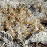 Smithsonite, CalciteMina Feigenstein, Monte Wannig, Nassereith, Distrito Imst, Tirol Norte, Tirol, Austria4 x 3,5 cm (Author: Volkmar Stingl)