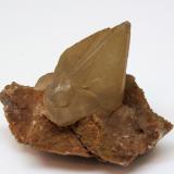 CalcitaPedrera Cal Ros (Pedrera Ballús), Cercs, Comarca Berguedà, Barcelona, Cataluña / Catalunya, España49 mm x 48 mm. Masa: 41,4 g. (Autor: Carles Millan)