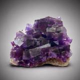 FluoritaCuetu L'Aspa, zona minera de Berbes, Berbes, Ribadesella, Comarca del Oriente, Principado de Asturias (Asturias), España5,5x4cm. (Autor: castrominerals)