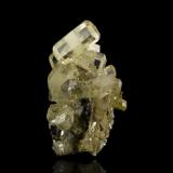 MimetitaMina Tsumeb, segunda zona de oxidación, Tsumeb, Región Otjikoto, Namibia4 x 3 x 3 cm / cristal principal: 1.5 cm (Autor: Museo MIM)