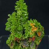 Pyromorphite with Fluorite castsMina Les Farges (Mina Des Farges), Ussel, Corrèze, Nouvelle-Aquitaine, Francia7.3 × 5.3 × 2.2 cm (Author: Jordi Fabre)