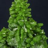 Piromorfita<br />Mina Les Farges (Mina Des Farges), Ussel, Corrèze, Nouvelle-Aquitaine, Francia<br />cristal principal: 0.9 x 0.6 cm<br /> (Autor: Jordi Fabre)