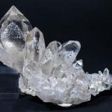 Quartz with Muscovite inclusionsMina PC, Distrito Cataract, Condado Jefferson, Montana, USA10.1 × 7.4 × 6 cm (Author: Jordi Fabre)