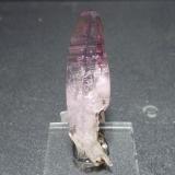 Cuarzo (variedad amatista)Cerro de la Concordia, Piedra Parada (Las Vigas), Municipio Tatatila, Veracruz (Veracruz de Ignacio de la Llave), México15x50 mm (Autor: Ignacio)