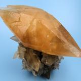 CalcitePugh Quarry, Weston, Wood County, Ohio, USA75 mm x 55 mm x 37 mm. Mass: 97 g (Author: Carles Millan)