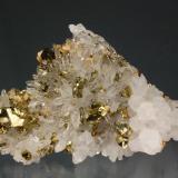Chalcopyrite on QuartzZona minera Cavnic, Cavnic, Maramures, Rumanía10.0 x 6.0 x 2.8 cm (Author: Michael Shaw)