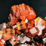 VanadiniteCoud'a, distrito minero Mibladen, Mibladen, Midelt, Provincia Midelt, Región Drâa-Tafilalet, Marruecos2cmx2cm (Author: Enrique Llorens)