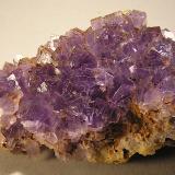 FluoritaCantera de Los Cobayos (La Paredona), zona minera de Berbes, Los Cobayos, Berbes, Ribadesella, Comarca del Oriente, Principado de Asturias (Asturias), España10,5 x 6 cm (Autor: Frederic Varela)