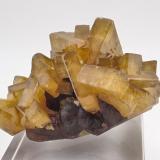 Barite, FluoriteMina Xiefang, Ruijin, Prefectura Ganzhou, Provincia Jiangxi, China75 mm x 55 mm, main crystal: 28 mm on edge, mass: 268 g (Author: Carles Millan)