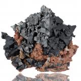 Hausmannita en AndraditaZona minera N'Chwaning, Kuruman, Kalahari manganese field (KMF), Provincia Septentrional del Cabo, Sudáfrica7 x 6.5 x 5.5 cm / Cristal principal: 1 cm (Autor: Museo MIM)