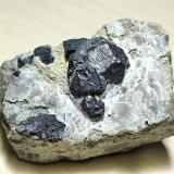 Galena, CalcitaMina La Martorellense, Martorell-Castellví de Rosanes, Comarca Baix Llobregat, Barcelona, Cataluña / Catalunya, España70 mm x 45 mm, cristal mayor: 20 mm, masa: 198 g. (Autor: Carles Millan)