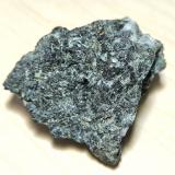 Ludwigita, Cuarzo, Calcita<br />Minas Costabona, Prats-de-Mollo-la-Preste, Haut Vallespir, Céret, Departamento Pirineos Orientales, Occitanie, Francia<br />64 mm x 55 mm. Masa: 117 g.<br /> (Autor: Carles Millan)