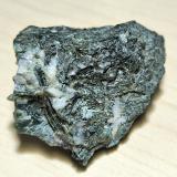 Ludwigita, Cuarzo, Calcita<br />Minas Costabona, Prats-de-Mollo-la-Preste, Haut Vallespir, Céret, Departamento Pirineos Orientales, Occitanie, Francia<br />64 mm x 55 mm. Masa: 117 g.<br /> (Autor: Carles Millan)