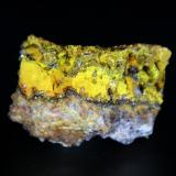 Curienita, Chervetita, FrancevillitaMina Mounana, Franceville, Provincia Haut-Ogooué, Gabón3 x 2 cm. (Autor: Antonio P. López)