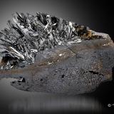 PirolusitaCercal, Santiago do Cacém, Setúbal District, Área Metropolitana de Lisboa Region, Portugal4,5cm x 3cm x 2,5cm (Autor: Pere Alonso)