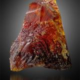 Esfalerita (variedad blenda acaramelada)Mina de Áliva (Mina Las Mánforas), zona minera Áliva, macizo Picos de Europa, Camaleño, Comarca Liébana, Cantabria, España5cm x 4cm x 4cm (Autor: Pere Alonso)