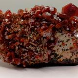 Vanadinita.<br />Zona mina ACF, distrito minero Mibladen, Mibladen, Midelt, Provincia Midelt, Región Drâa-Tafilalet, Marruecos<br />8x5 cm<br /> (Autor: AntonioJesus)
