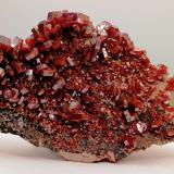 Vanadinita.<br />Zona mina ACF, distrito minero Mibladen, Mibladen, Midelt, Provincia Midelt, Región Drâa-Tafilalet, Marruecos<br />8x5 cm<br /> (Autor: AntonioJesus)