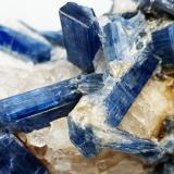 Kianita<br />Barra de Salinas, Coronel Murta, Vale do Jequitinhonha, Minas Gerais, Brasil<br />95x65x45 mm.<br /> (Autor: Luis Edmundo Sánchez Roja)