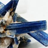 Kianita<br />Barra de Salinas, Coronel Murta, Vale do Jequitinhonha, Minas Gerais, Brasil<br />95x65x45 mm.<br /> (Autor: Luis Edmundo Sánchez Roja)