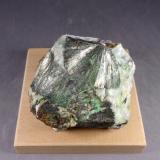 Millerita con PolydymitaPafuri, Musina (Messina), Distrito Vhembe, Provincia Limpopo, Sudáfrica7,2 x 6,2 x 5,2 cm.  Cristal más grande 26 milímetros. (Autor: J. G. Alcolea)