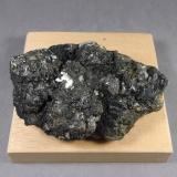 TetraedritaMina Pulacayo, Huanchaca, Provincia Antonio Quijarro, Departamento Potosí, Bolivia8,2 x 4,8 x 3,5 cm.  Cristal mayor 9 milímetros. (Autor: J. G. Alcolea)