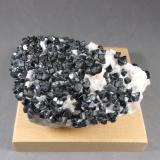 FranklinitaFranklin, Distrito minero Franklin, Condado Sussex, New Jersey, USA8,4 x 5 x  4,7 cm. Cristal mayor 6-7 milímetros. (Autor: J. G. Alcolea)