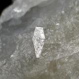 Arsenopirita, Cuarzo<br />Grupo Minero San Nicolás (Mina San Nicolás), Valle de la Serena, Comarca La Serena, Badajoz, Extremadura, España<br />Cristal de 3 mm.<br /> (Autor: Antonio P. López)