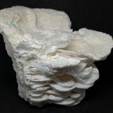 CalcitaGrutas Juxtlahuaca, Municipio Quechultenango, Guerrero, México100x110x120 mm. (Autor: Luis Edmundo Sánchez Roja)