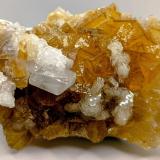 Fluorita, calcita y barita.Mina Moscona, El Llano, Solís, Corvera de Asturias, Comarca Avilés, Principado de Asturias (Asturias), España11x8 cm (Autor: AntonioJesus)