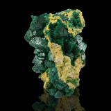 Zincolivenite on  FerrilotharmeyeriteMina Tsumeb, segunda zona de oxidación, Tsumeb, Región Otjikoto, Namibia6 x 5 x 4 cm / main crystal: 2 cm (Author: MIM Museum)