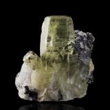 Ettringita con inclusiones de HausmannitaZona minera N'Chwaning, Kuruman, Kalahari manganese field (KMF), Provincia Septentrional del Cabo, Sudáfrica4.5 x 3.5 x 4.5 cm / Cristal principal: 4.4 cm (Autor: Museo MIM)