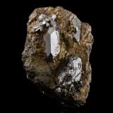 SperrylitaTalnakh, Noril'sk, Meseta Putorana, Península Taimyr, Ókrug Taymyrskiy, Krai Krasnoyarsk, Rusia7 x 5 x 3.5 cm / Cristal principal: 2.2 cm (Autor: Museo MIM)