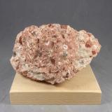 bauxitaMina San Miguel, Municipio Fuentespalda, Comarca Matarraña, Teruel, Aragón, España8,7 × 5,4 × 4,3 cm. (Autor: J. G. Alcolea)