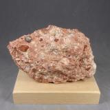 bauxitaMina San Miguel, Municipio Fuentespalda, Comarca Matarraña, Teruel, Aragón, España8,7 × 5,4 × 4,3 cm. (Autor: J. G. Alcolea)