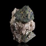 Microlite with Hafnon and lepidolite<br />Naipa Mine, Alto Ligonha pegmatite, Zambezia Province, Mozambique<br />4.5 x 3 x 2.5 cm / main crystal: 2.4 cm<br /> (Author: MIM Museum)