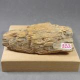 Bismutinita<br />Pegmatita Analamisakana, Comuna Marotandrano, Distrito Tsaratanàna, Región Betsiboka, Madagascar<br />7,9 x 3,4 x 1,7 cm.  132 g.<br /> (Autor: J. G. Alcolea)