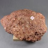 bauxita<br />Mina San Miguel, Municipio Fuentespalda, Comarca Matarraña, Teruel, Aragón, España<br />17,5 x 12,3 x 6,4 cm.  1.415 g.<br /> (Autor: J. G. Alcolea)