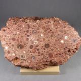 bauxita<br />Mina San Miguel, Municipio Fuentespalda, Comarca Matarraña, Teruel, Aragón, España<br />17,5 x 12,3 x 6,4 cm.  1.415 g.<br /> (Autor: J. G. Alcolea)